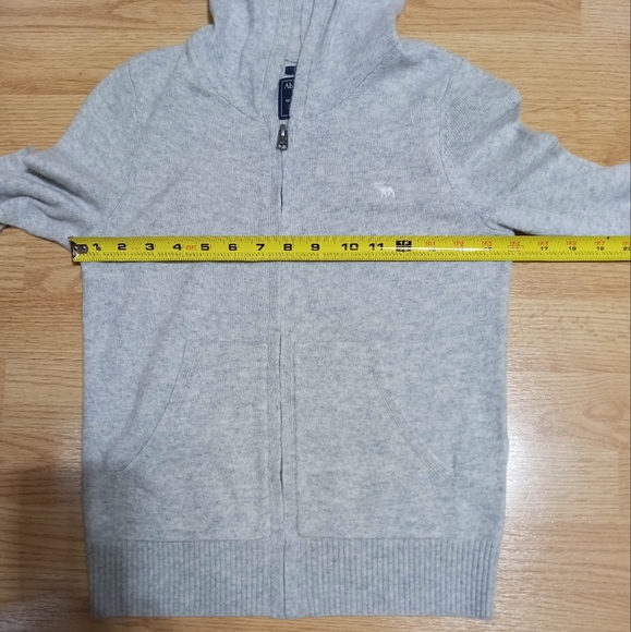 Abercrombie and Fitch 100% cashmere zippered hoodie cardigan. NWOT. Size xxs. - Picture 8 of 11